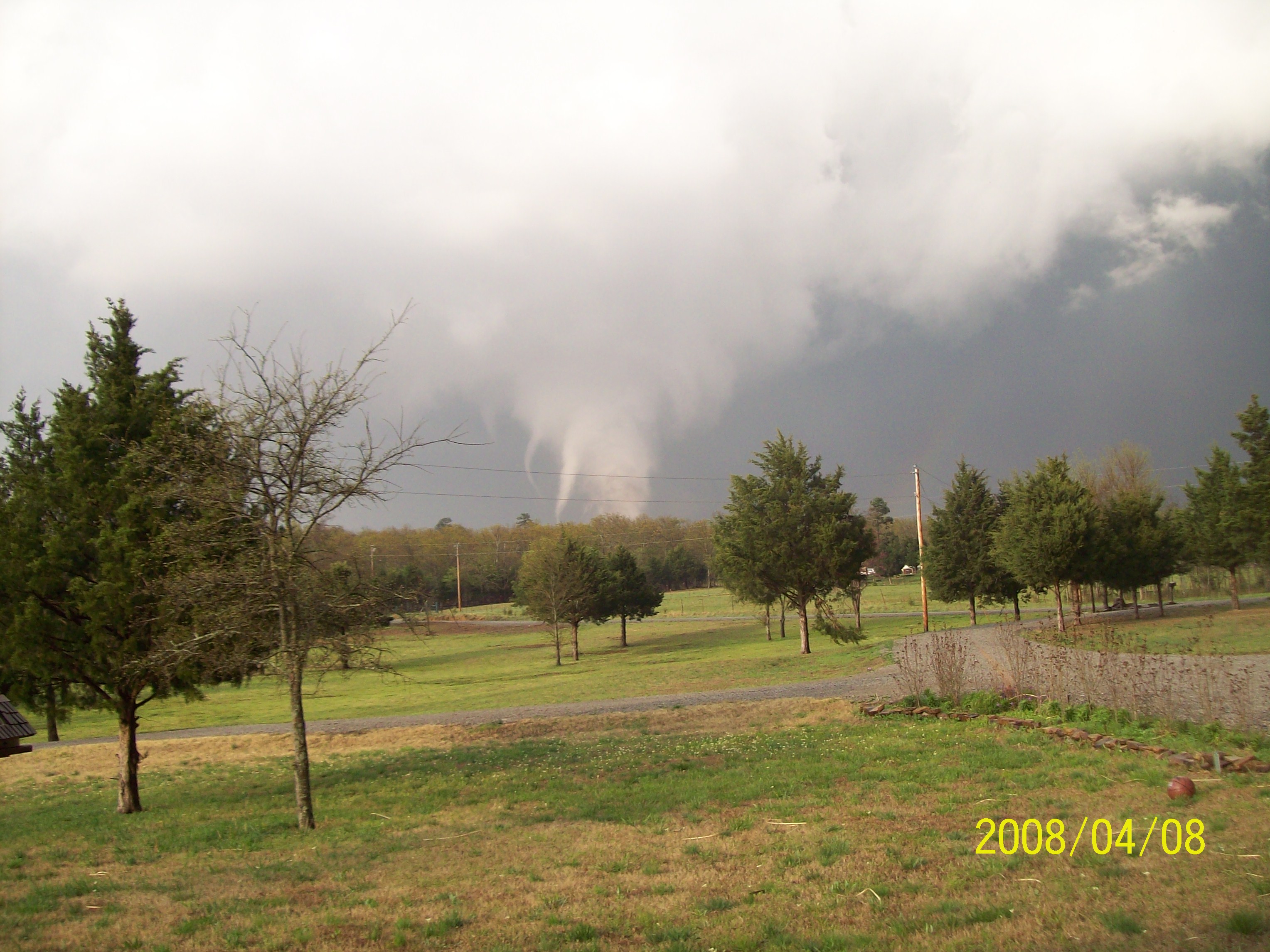 tornadoeaster20020048.jpg